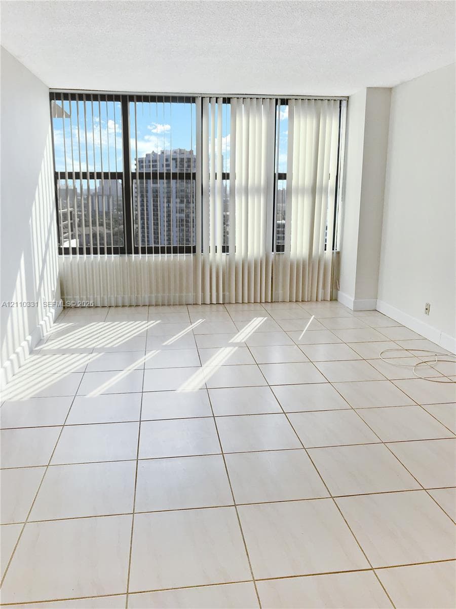 2500 Parkview Dr 1716 photo 8