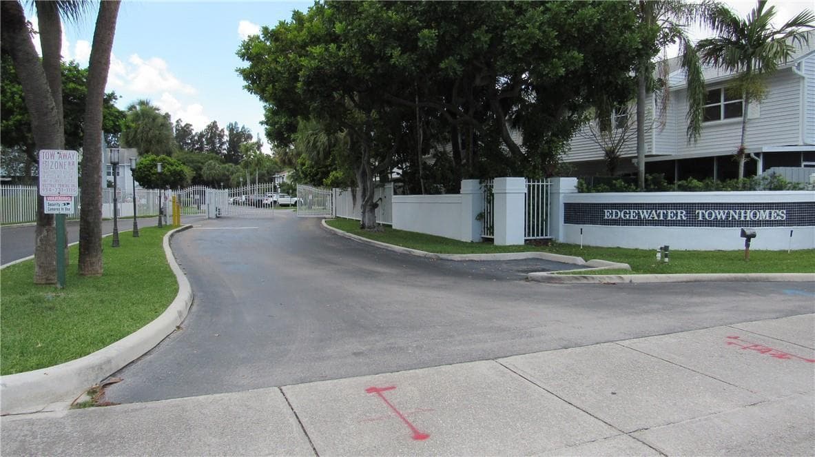 1993 NE 15th Avenue photo 1