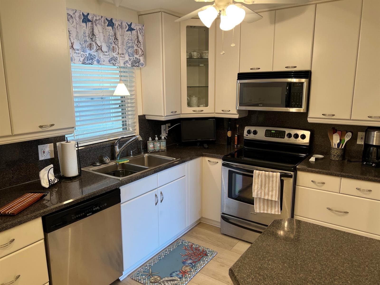 801 LAKE SHORE Drive 515 photo 9