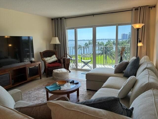 801 LAKE SHORE Drive 515 photo 25
