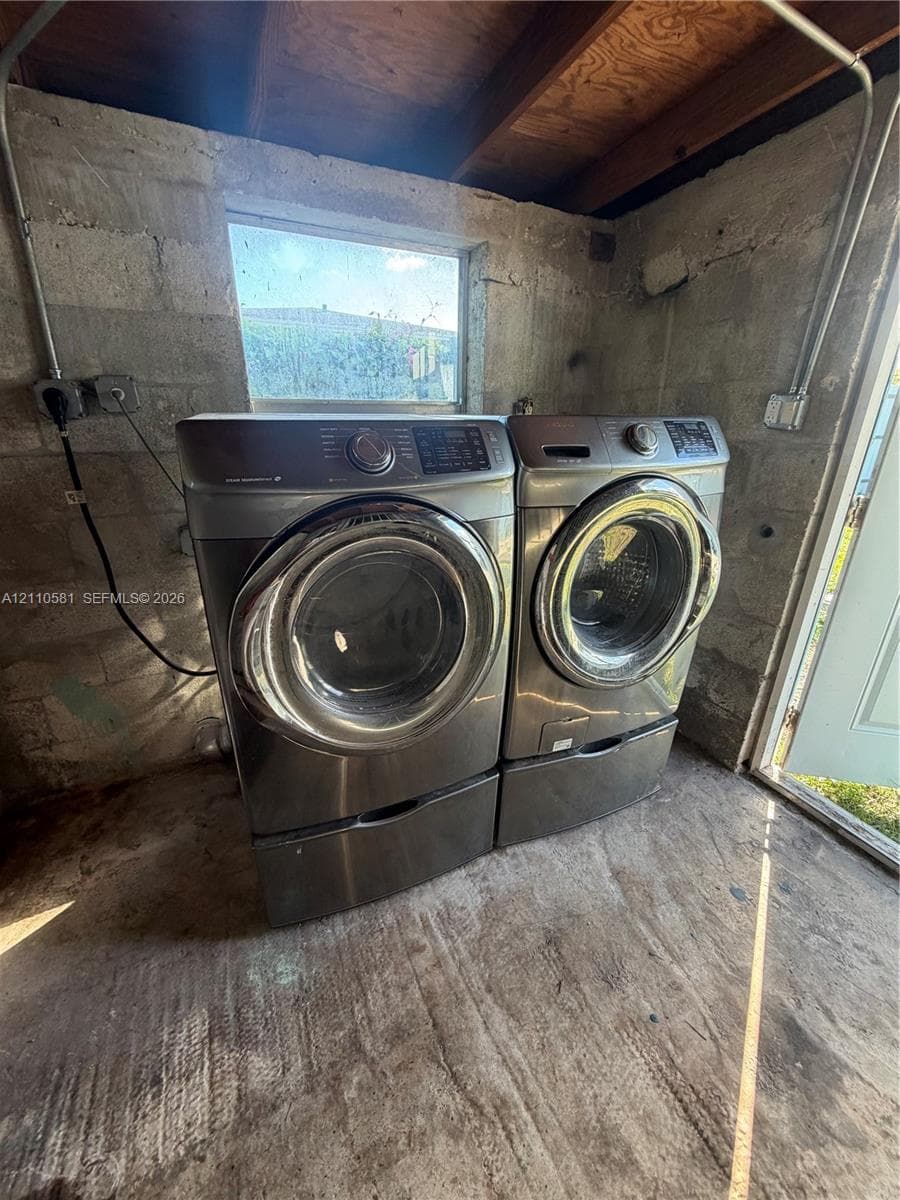 1492 NW 38th St 1490 photo 3