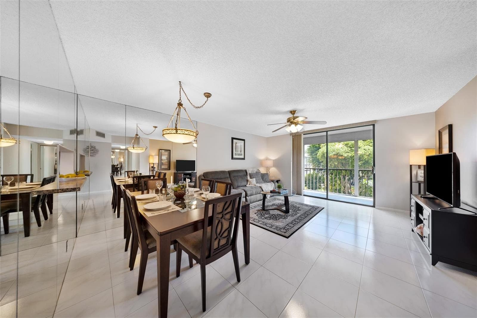 5250 LAS VERDES Circle 317 photo 2