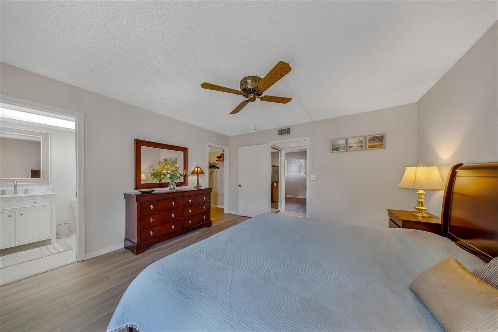 5250 LAS VERDES Circle 317 photo 17