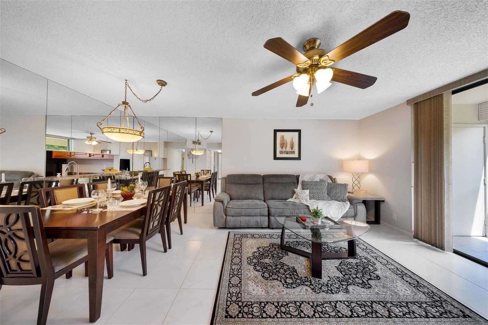 5250 LAS VERDES Circle 317 photo 3