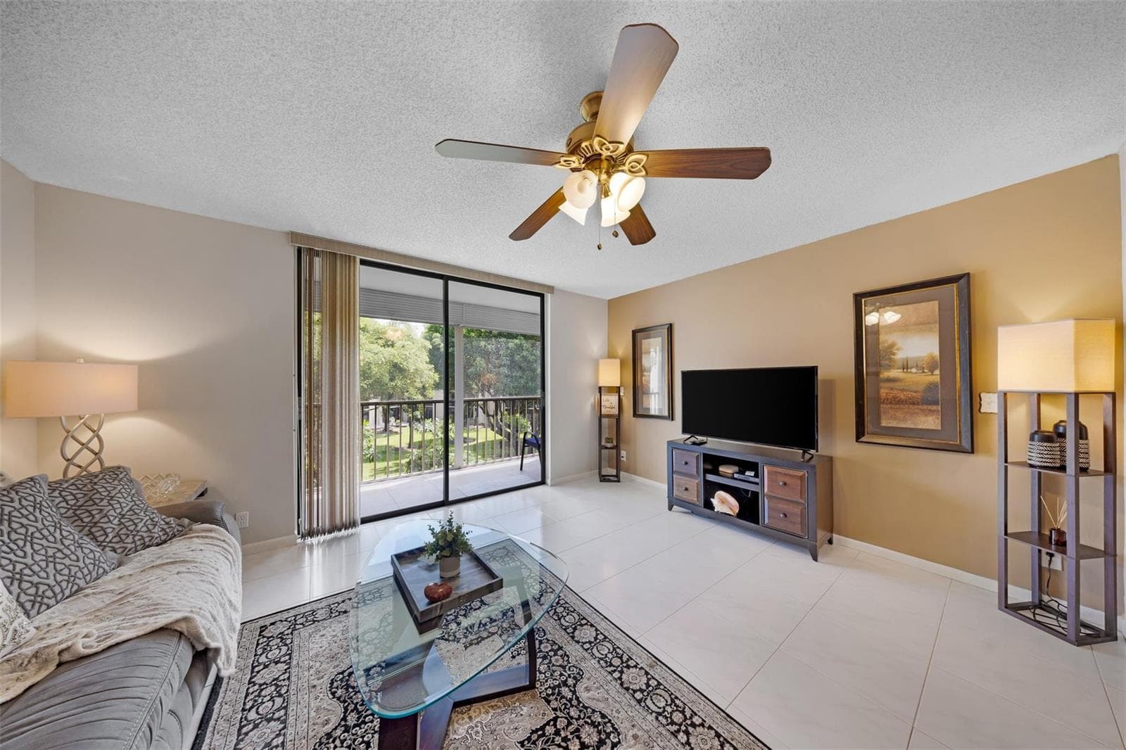 5250 LAS VERDES Circle 317 photo 10