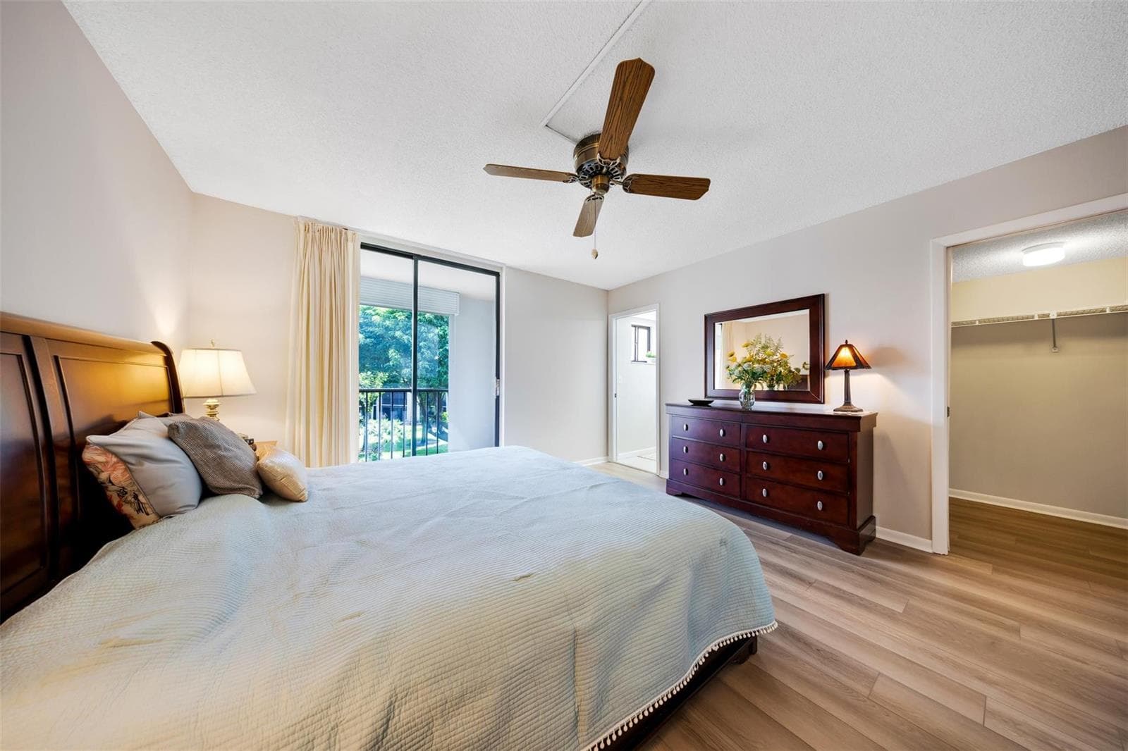 5250 LAS VERDES Circle 317 photo 14