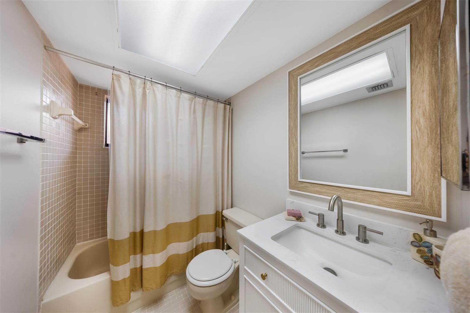 5250 LAS VERDES Circle 317 photo 11