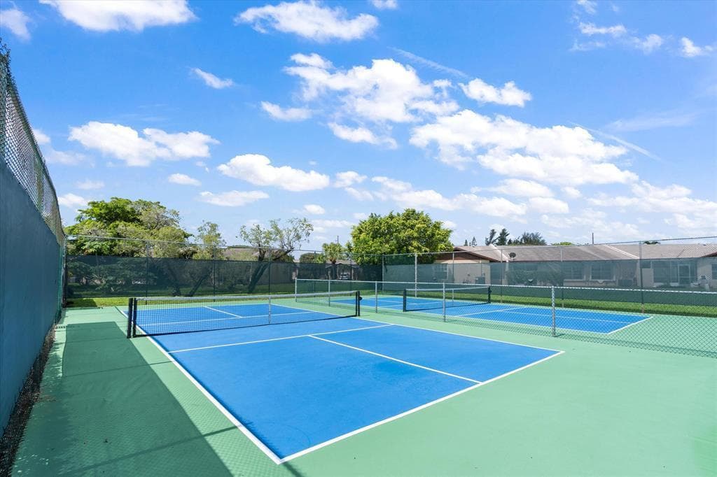 5250 LAS VERDES Circle 317 photo 25