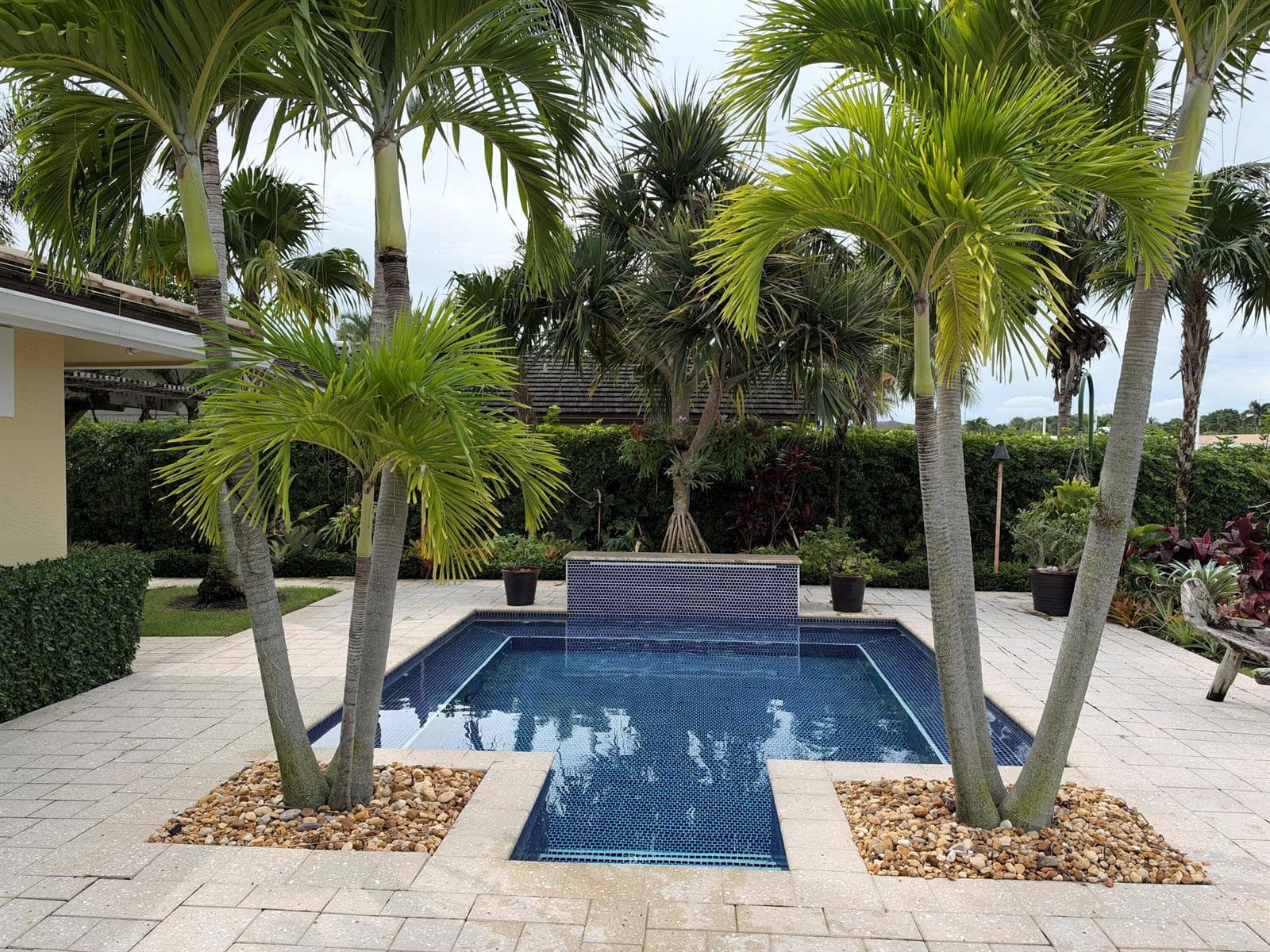 1005 COUNTRY CLUB Drive 5