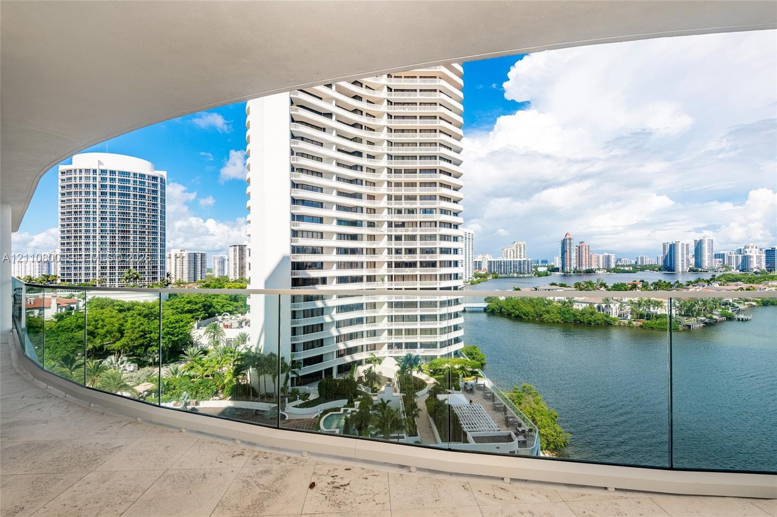 2800 Island Blvd 1105 photo 2