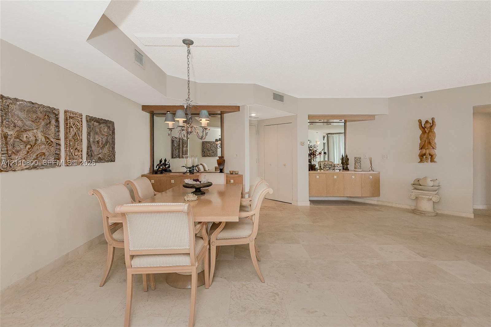 2800 Island Blvd 1105 photo 7