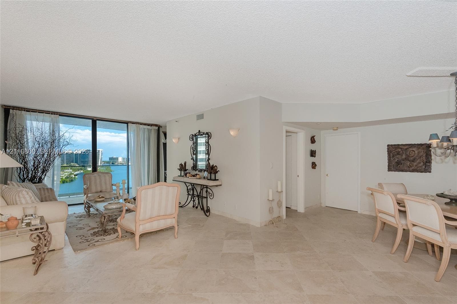 2800 Island Blvd 1105 photo 3