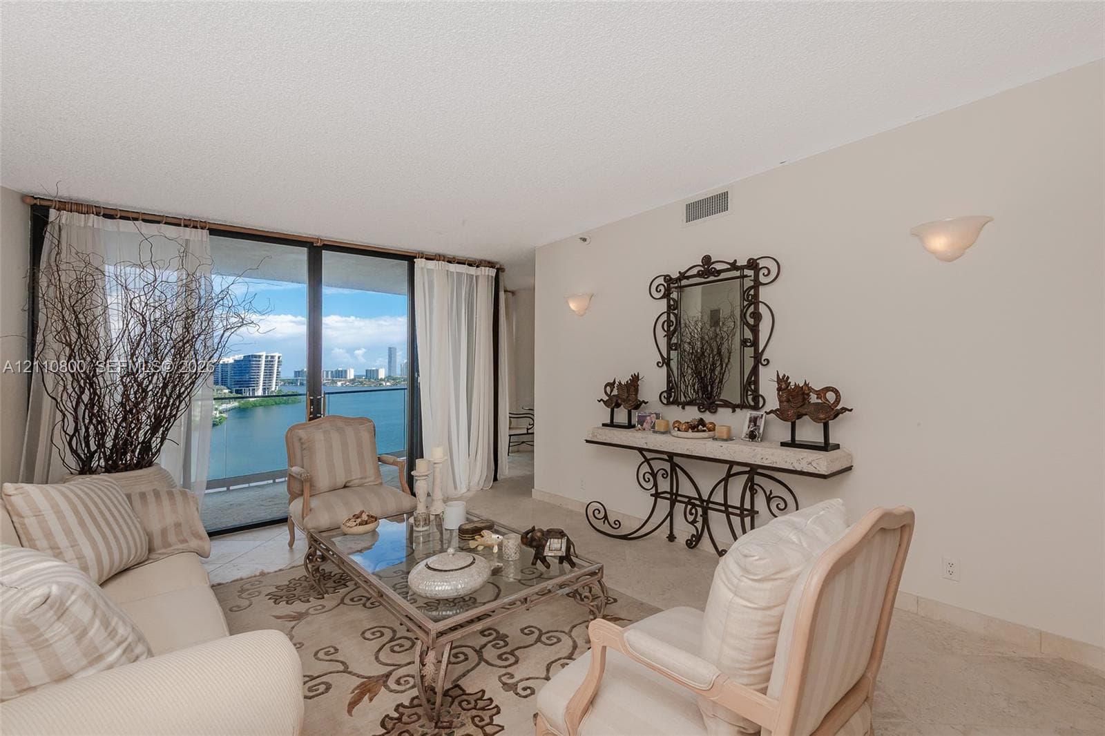 2800 Island Blvd 1105 photo 5