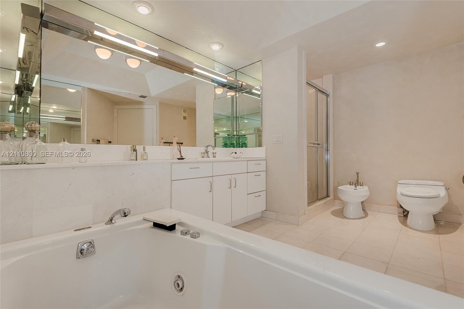 2800 Island Blvd 1105 photo 18