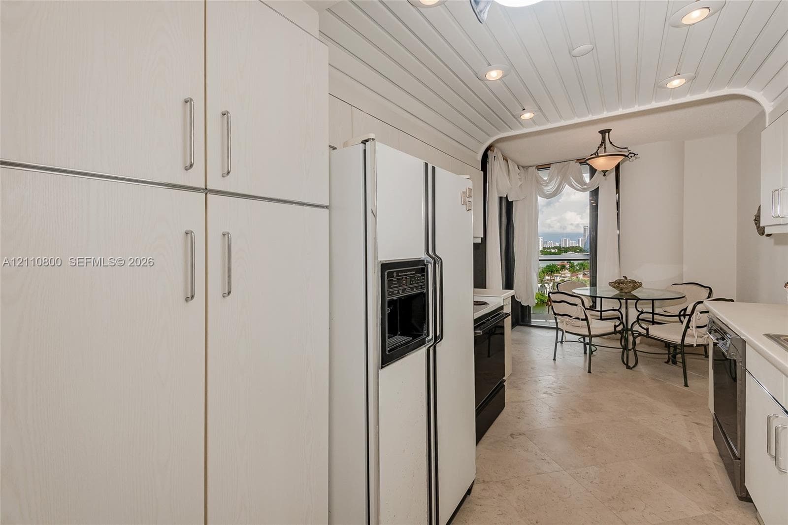 2800 Island Blvd 1105 photo 11