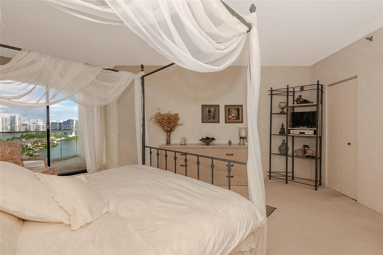 2800 Island Blvd 1105 photo 19