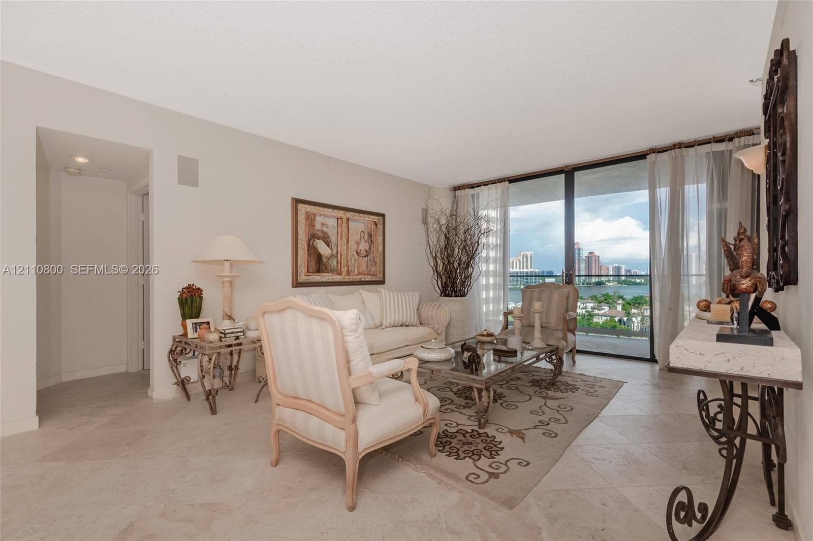 2800 Island Blvd 1105 photo 4