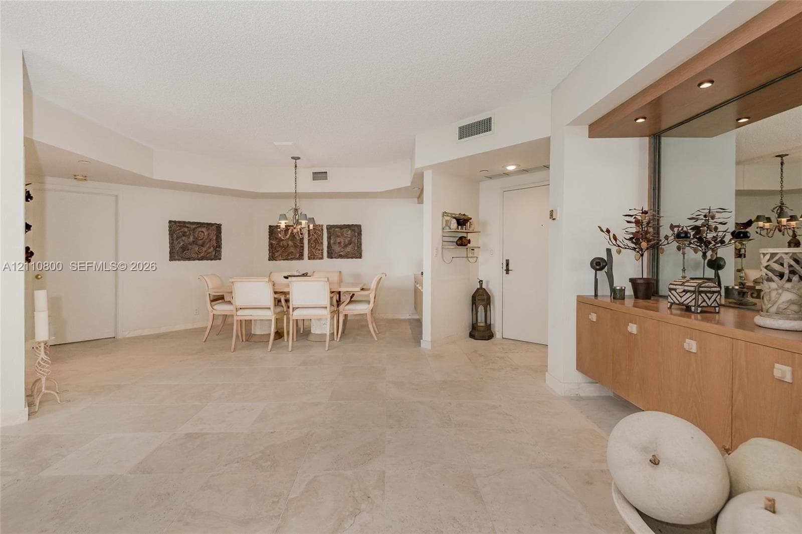 2800 Island Blvd 1105 photo 8