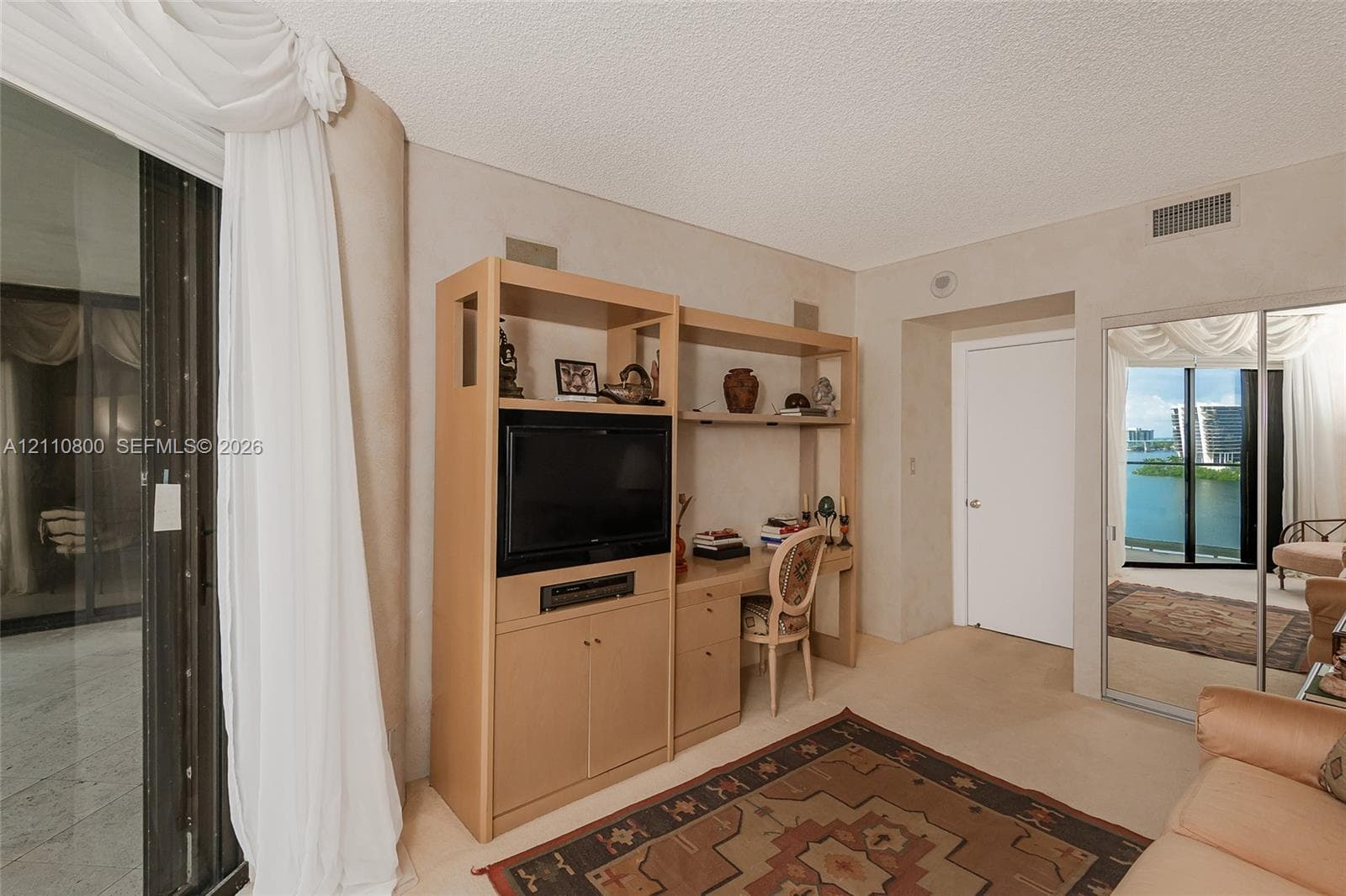 2800 Island Blvd 1105 photo 25