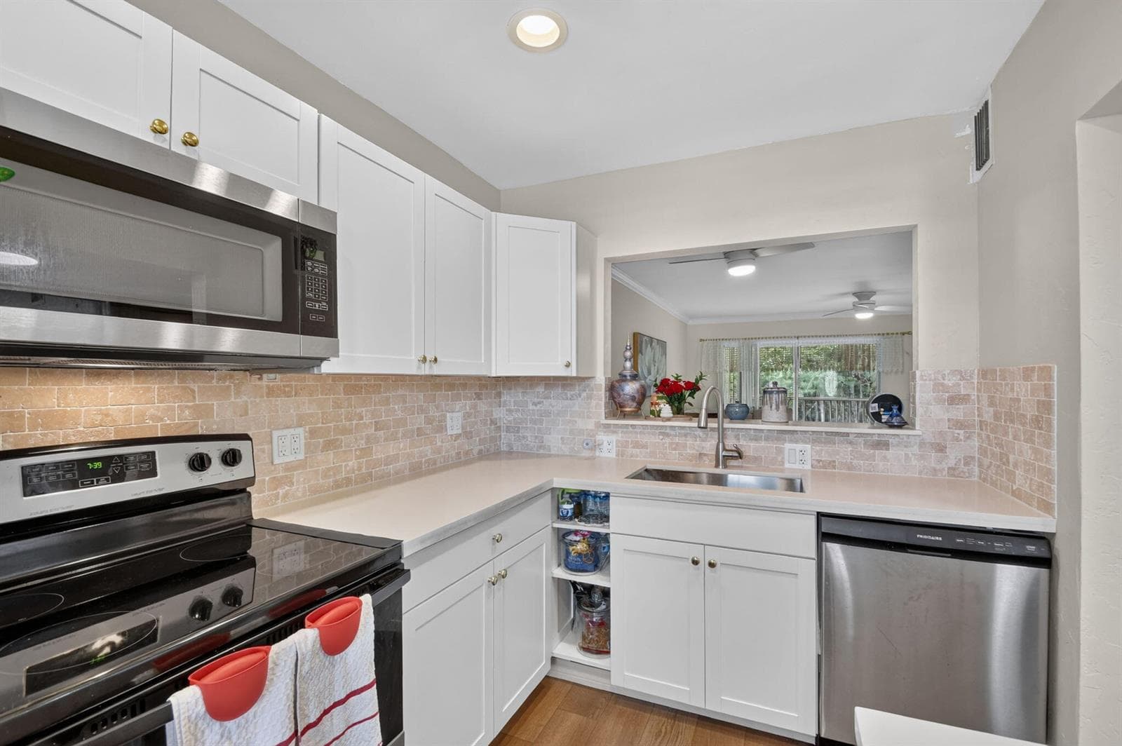 150 LAKE MERYL Drive 244 photo 4