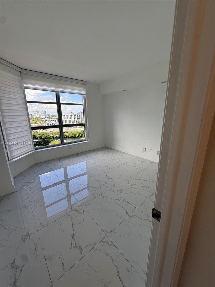3600 Mystic Pointe Dr 1611 photo 6