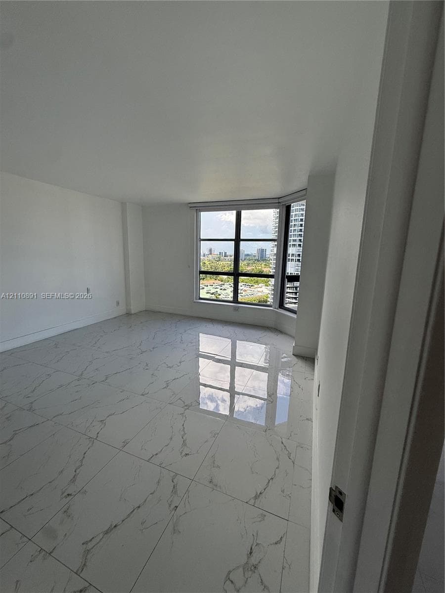 3600 Mystic Pointe Dr 1611 photo 7