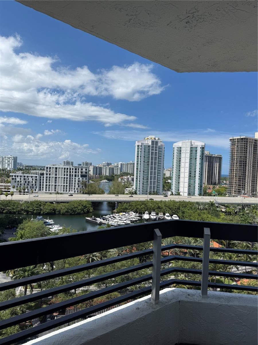 3600 Mystic Pointe Dr 1611 photo 3