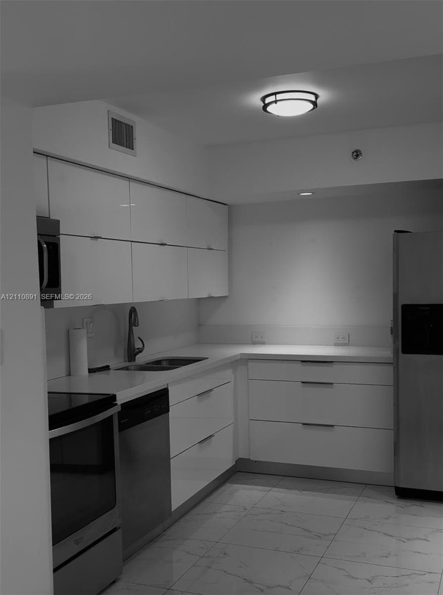 3600 Mystic Pointe Dr 1611 photo 11