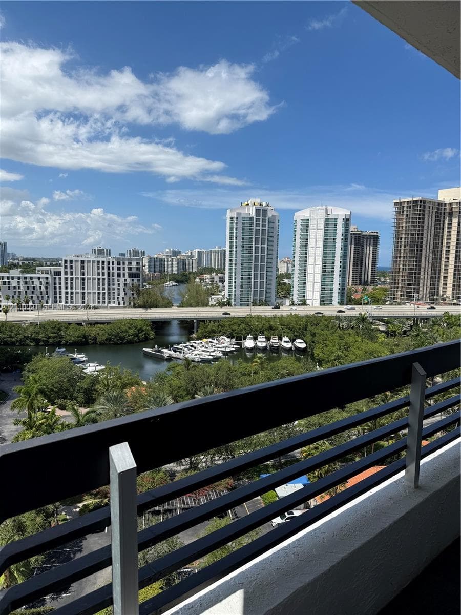 3600 Mystic Pointe Dr 1611 photo 4
