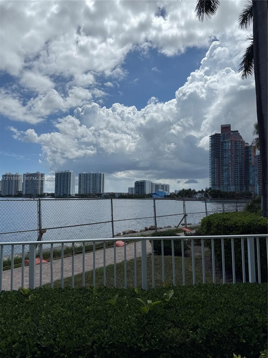 3600 Mystic Pointe Dr 1611 photo 8