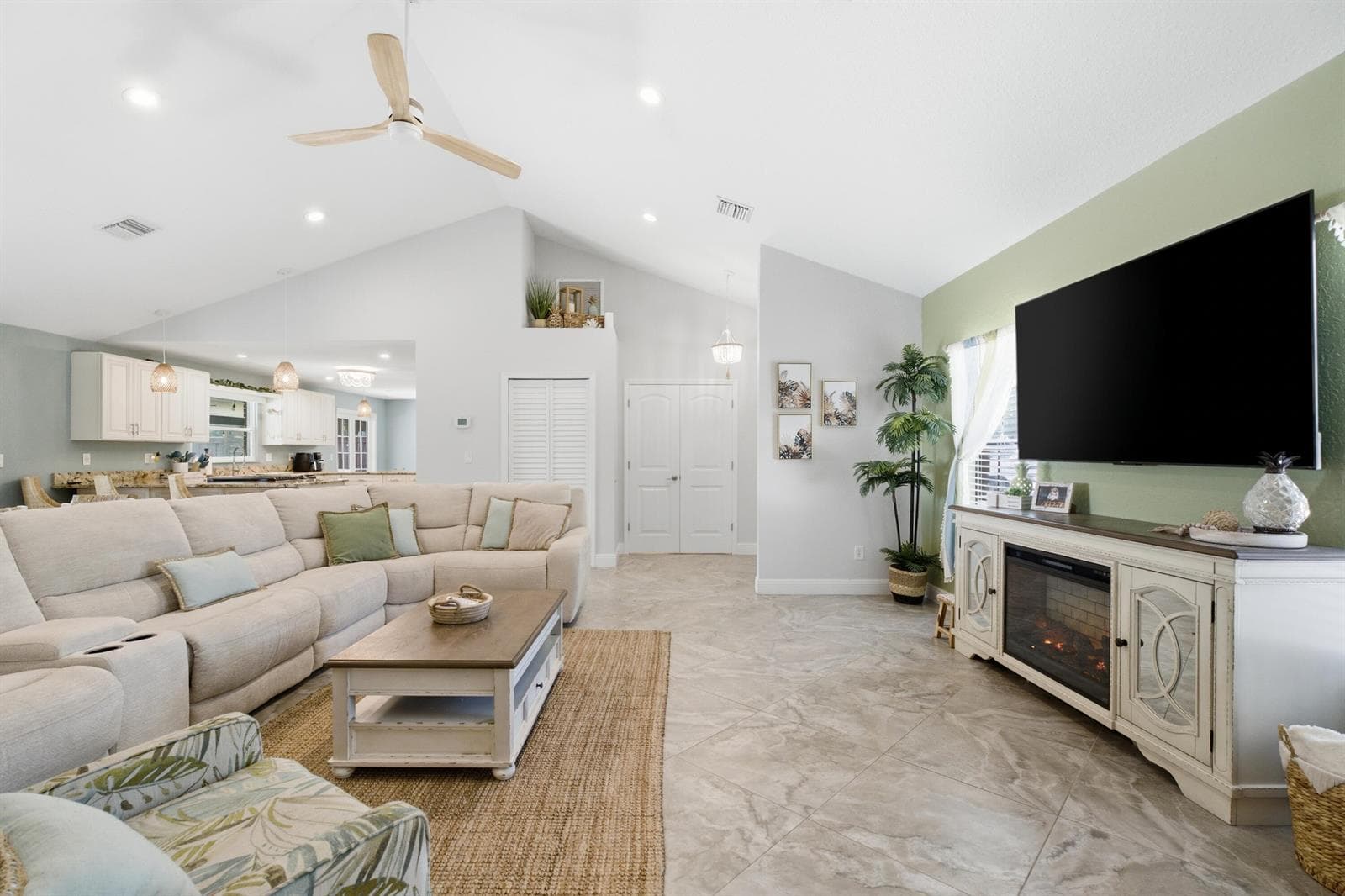 320 S Naranja Avenue photo 4