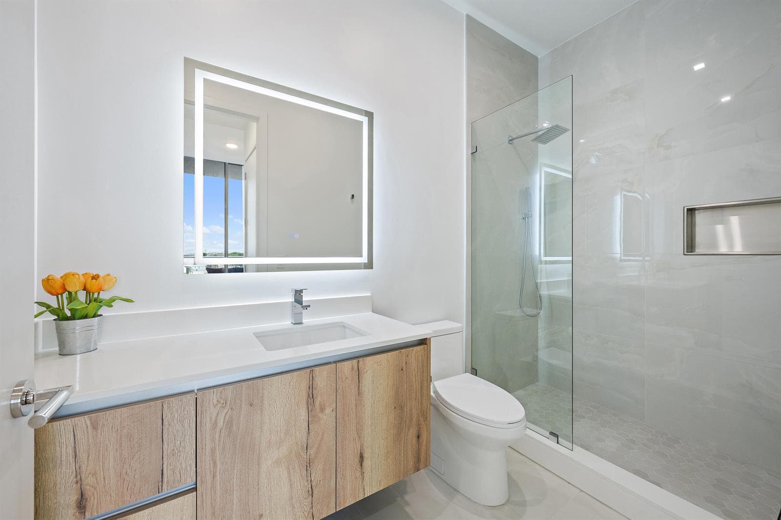220 Lake Shore Drive 621 photo 17