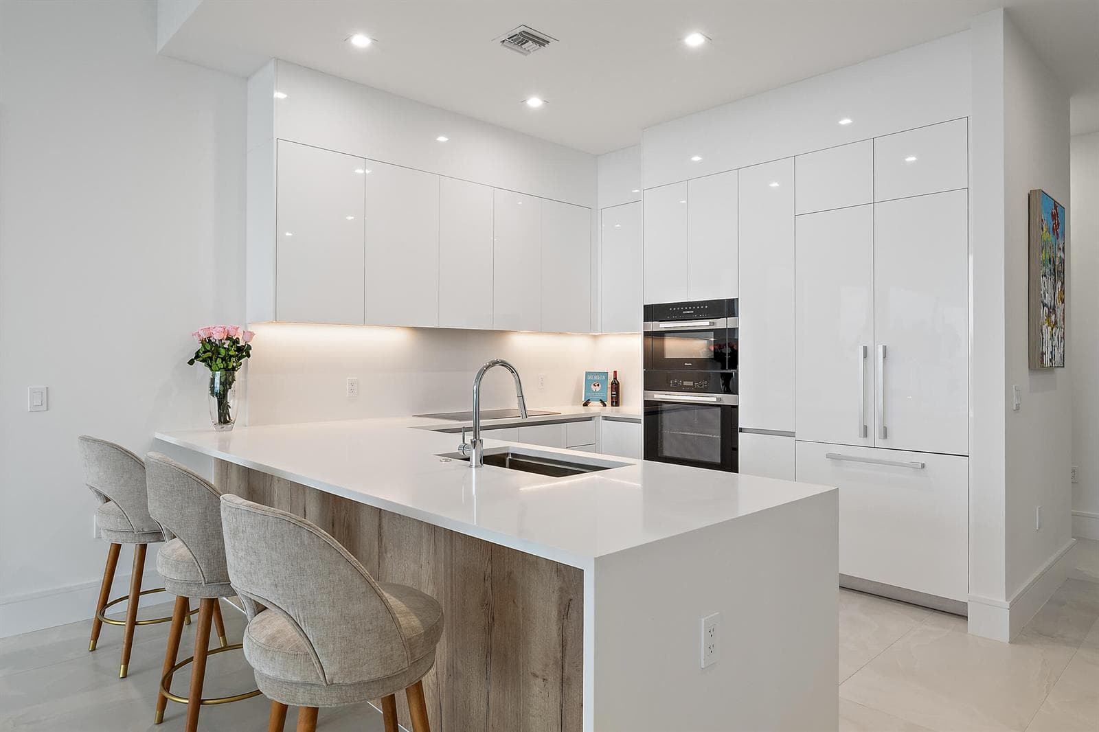 220 Lake Shore Drive 621 photo 7