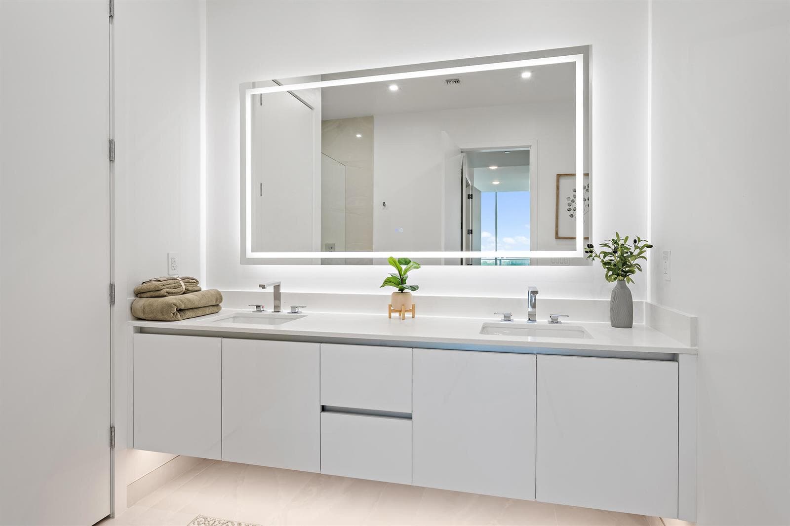 220 Lake Shore Drive 621 photo 11