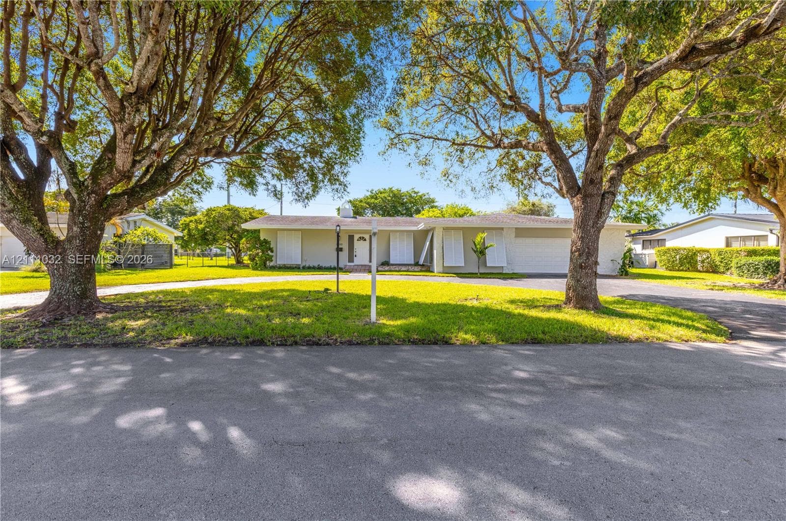 8010 SW 139th Ter photo 3