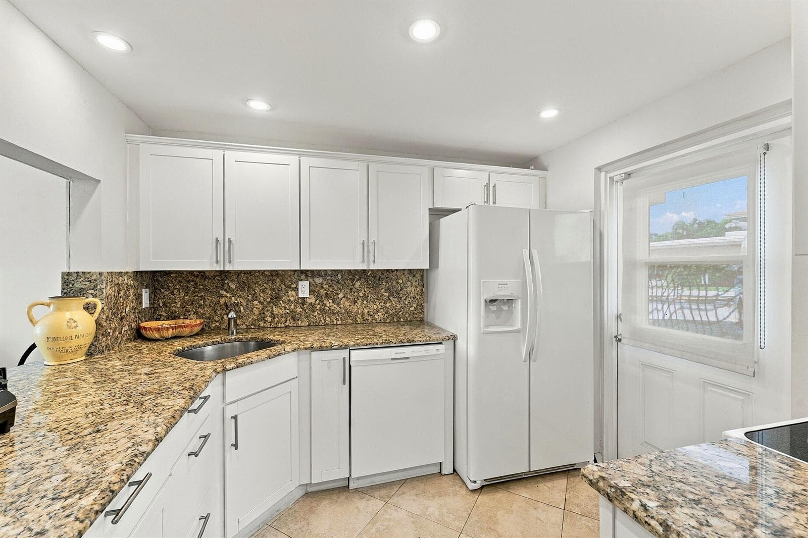 330 N FEDERAL Highway 108 photo 7