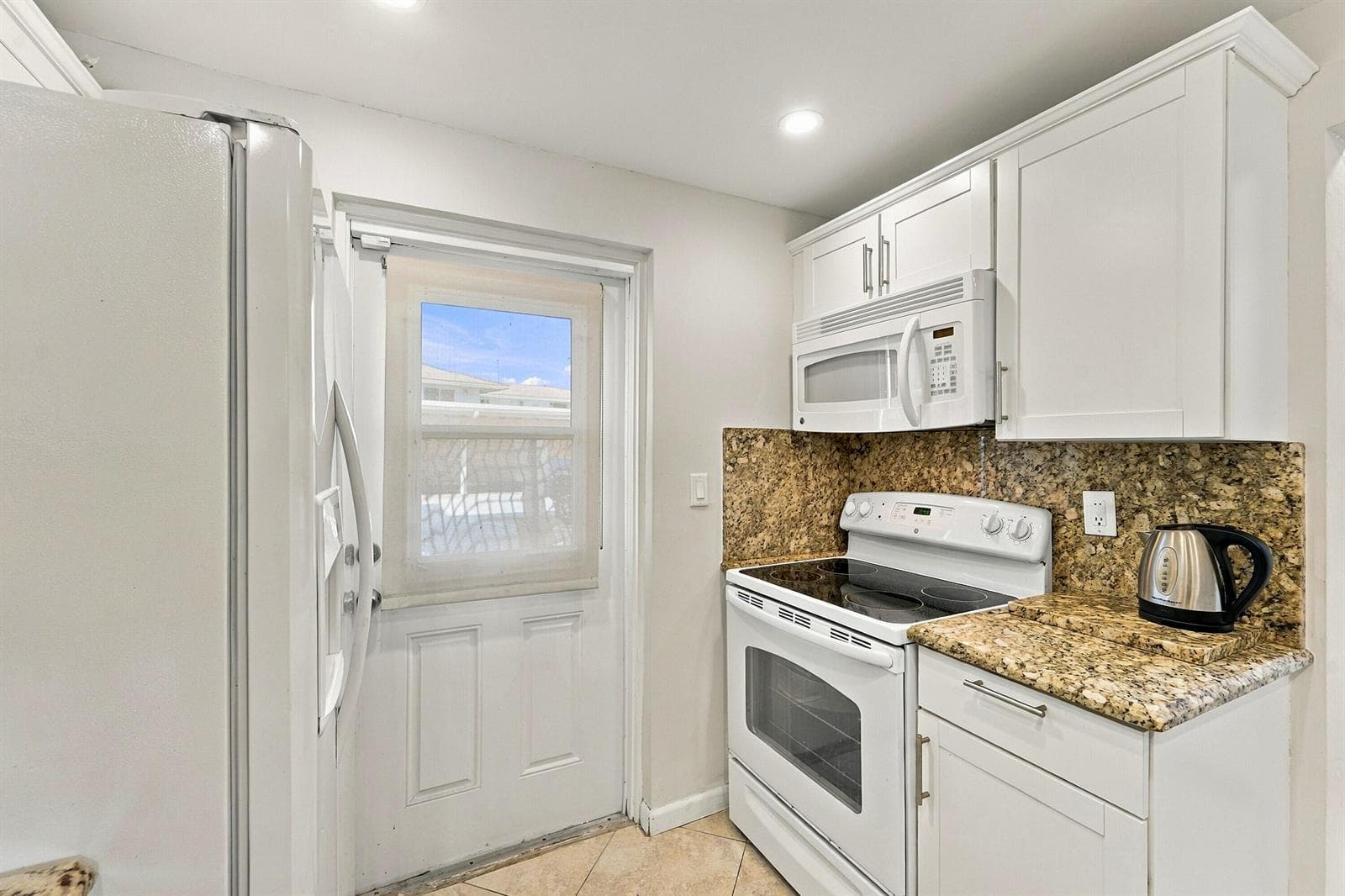 330 N FEDERAL Highway 108 photo 9
