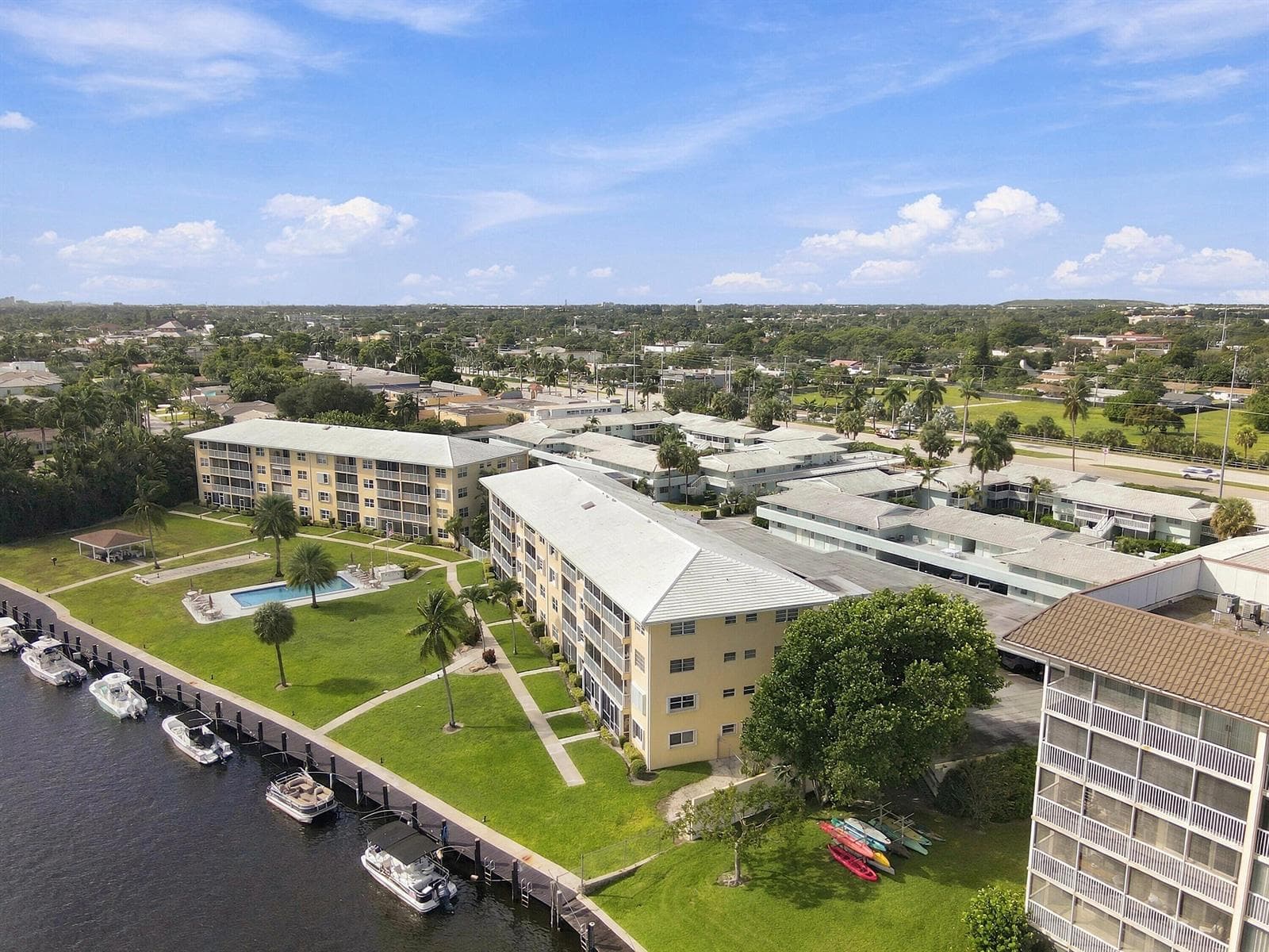 330 N FEDERAL Highway 108 photo 25