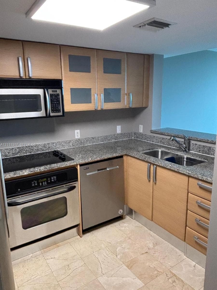 2101 Brickell Ave 711 photo 4