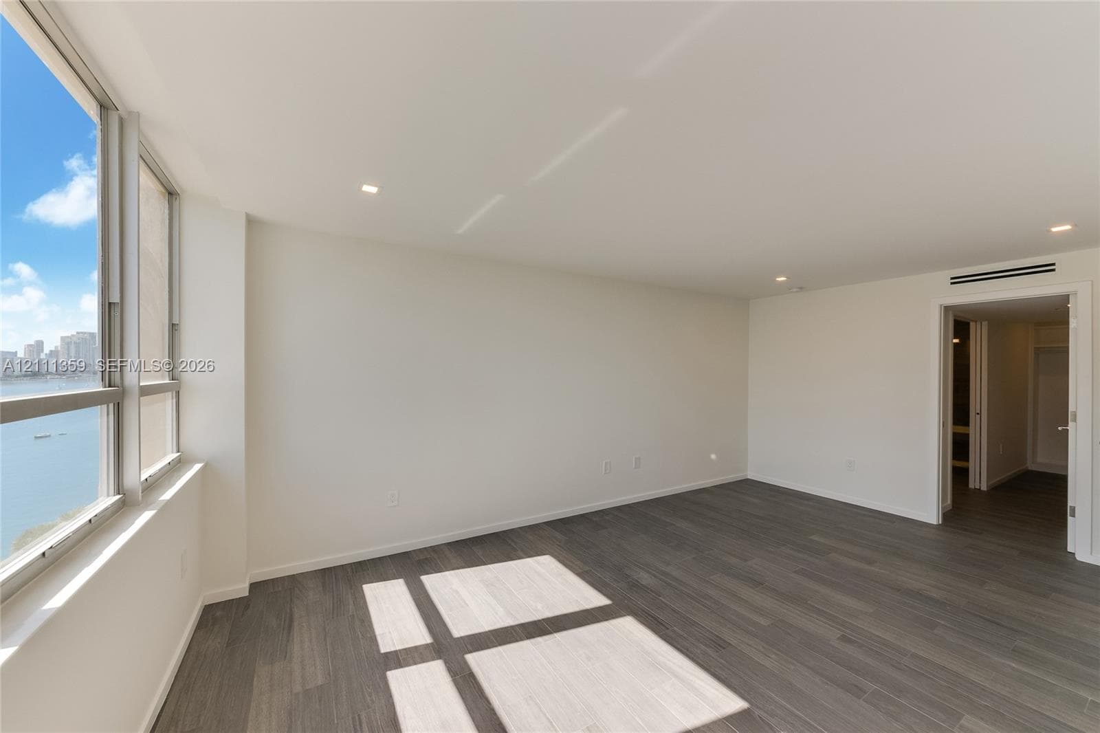 11 Island Ave 908 photo 8