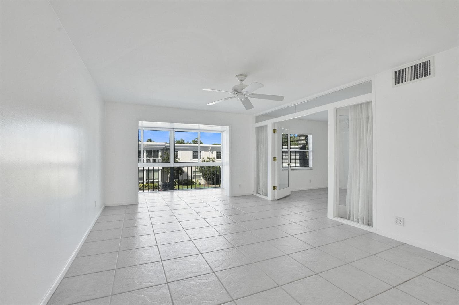 6469 BAY CLUB Drive 3 photo 2