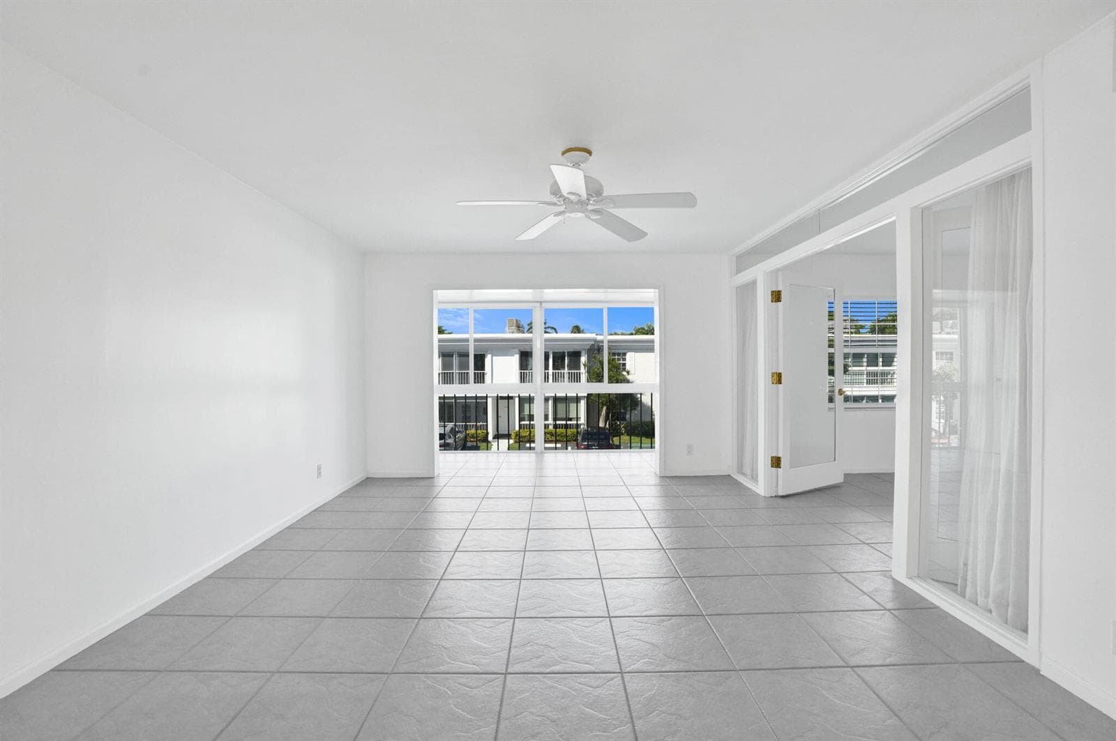 6469 BAY CLUB Drive 3 photo 9