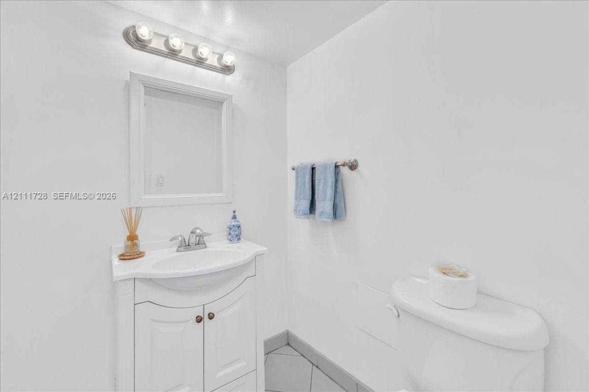 3401 N Country Club Dr 110 photo 17