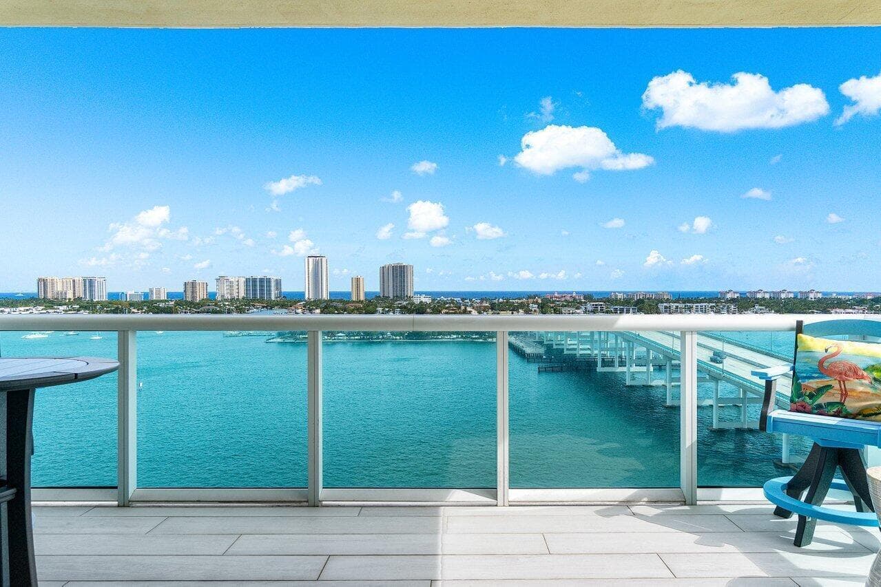 2640 Lake Shore Drive 1216 photo 2