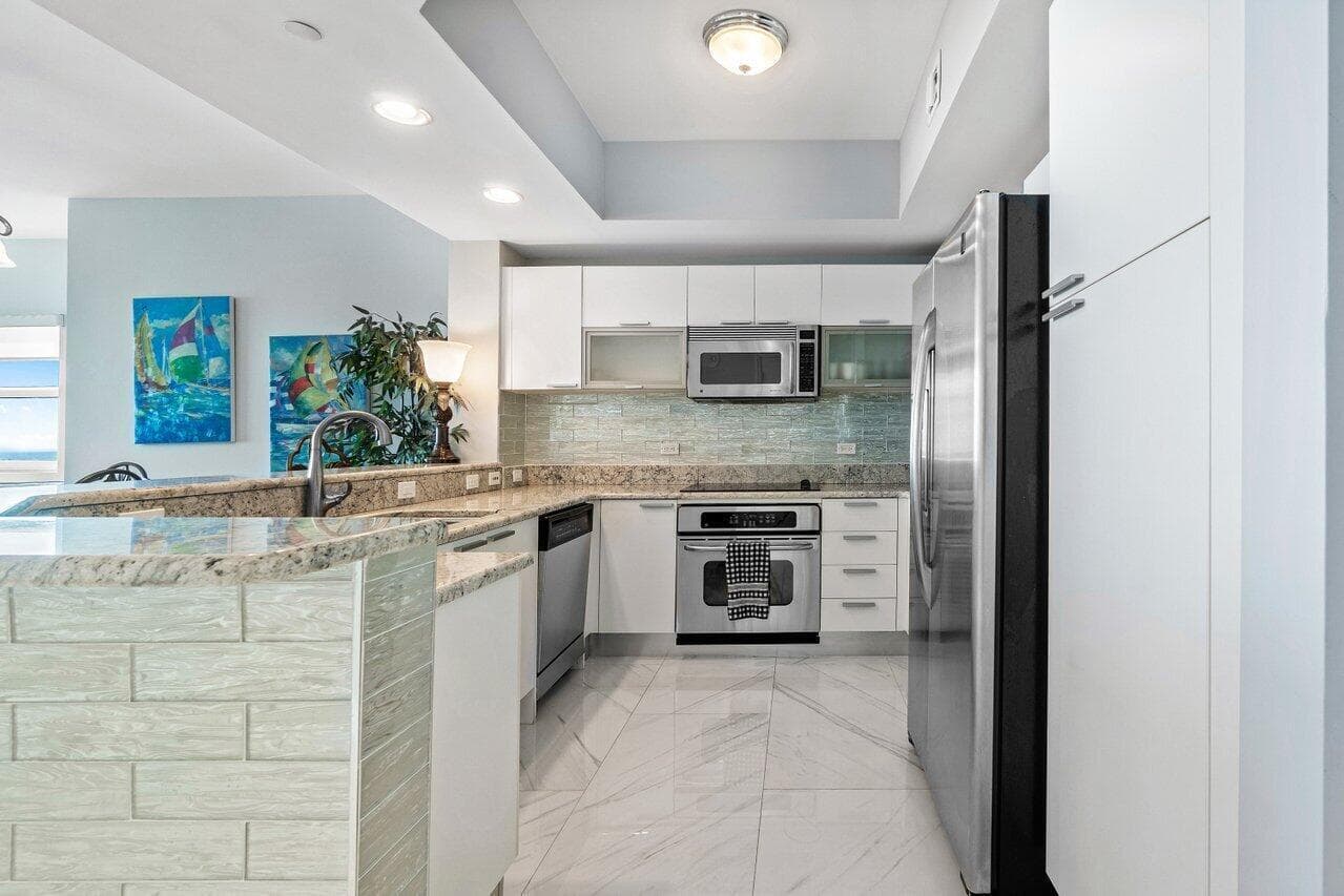 2640 Lake Shore Drive 1216 photo 13