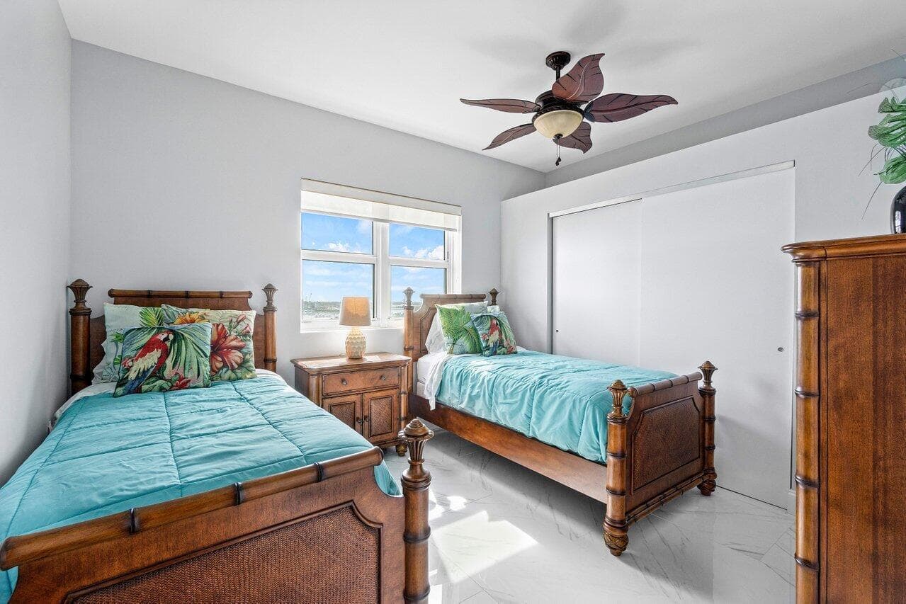 2640 Lake Shore Drive 1216 photo 17