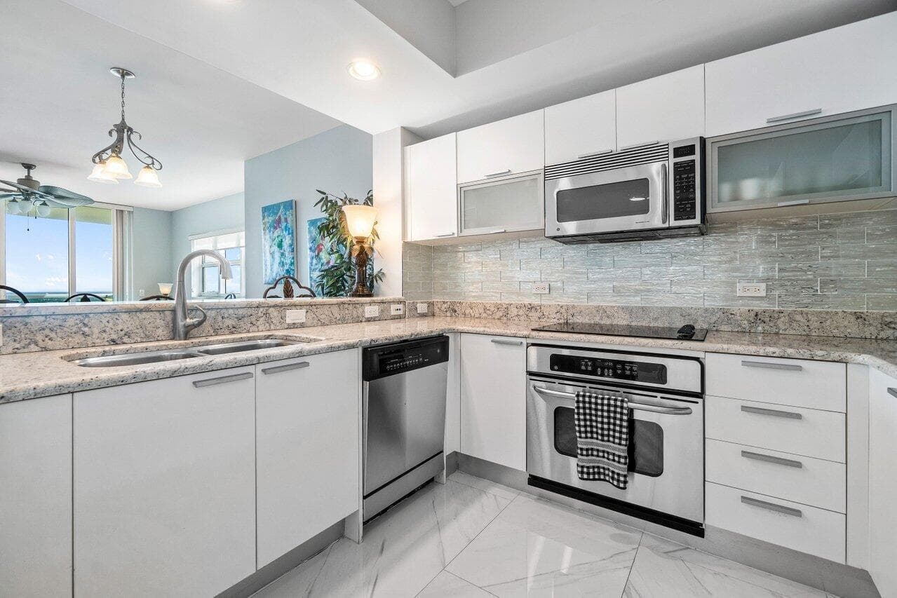 2640 Lake Shore Drive 1216 photo 12