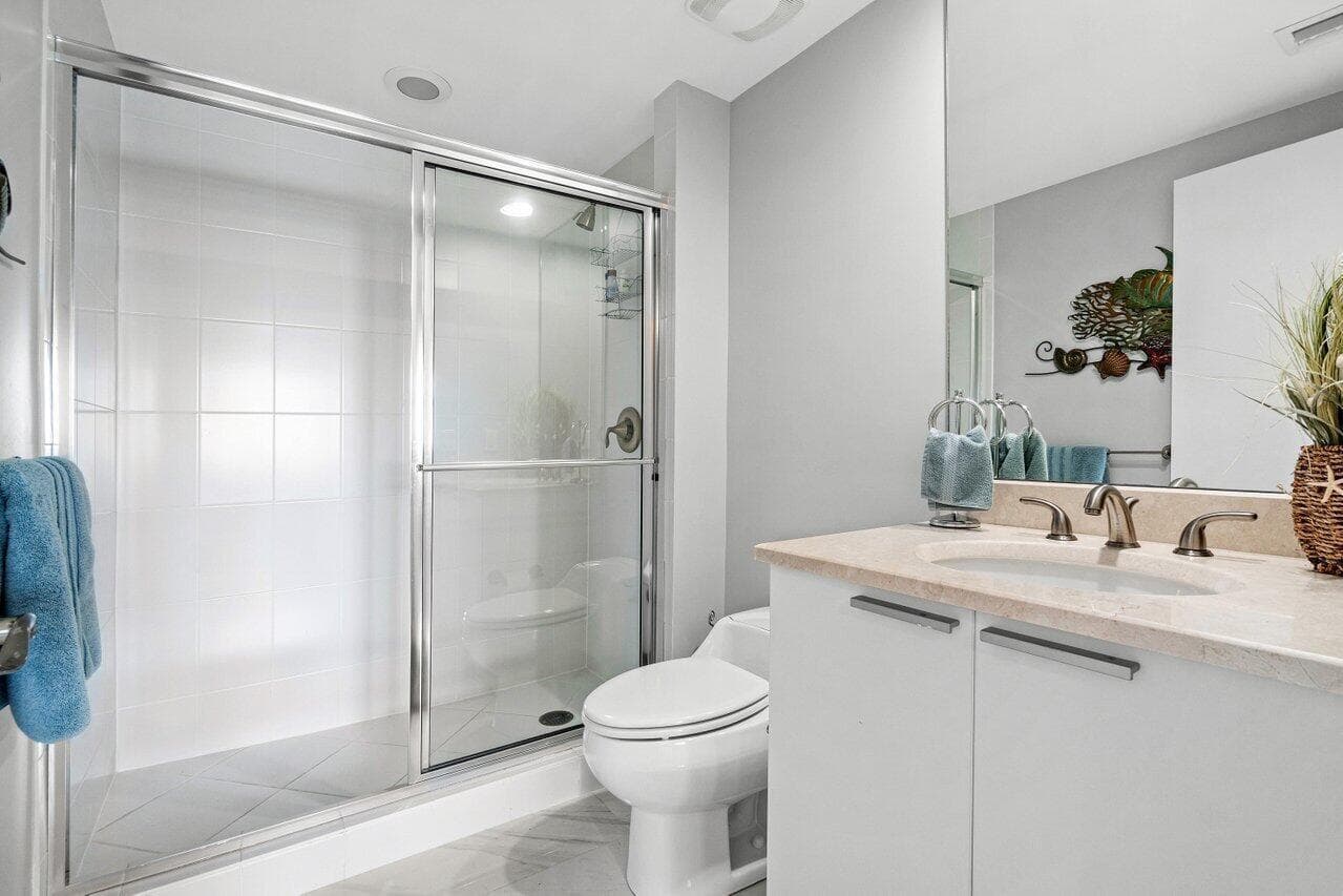 2640 Lake Shore Drive 1216 photo 20