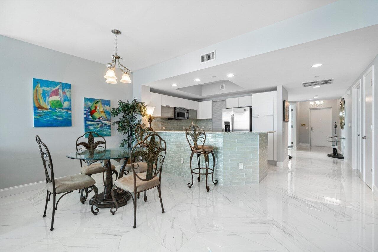 2640 Lake Shore Drive 1216 photo 10