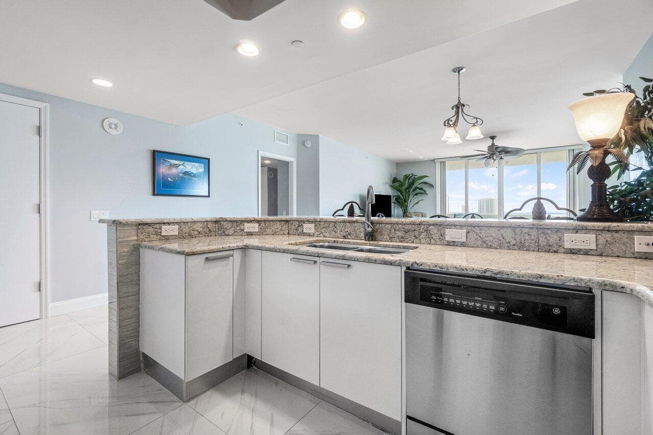 2640 Lake Shore Drive 1216 photo 14